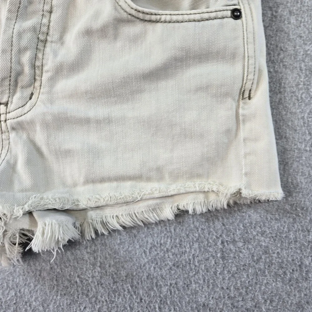 Free People‎ Shorts Womens 27 White Cut-Off Frayed Hem Pockets 2.5 Inseam Denim